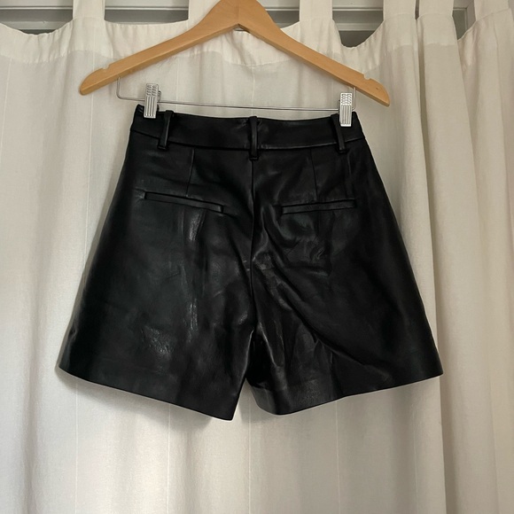 Like new Aritzia Wilfred vegan leather shorts - Picture 3 of 4